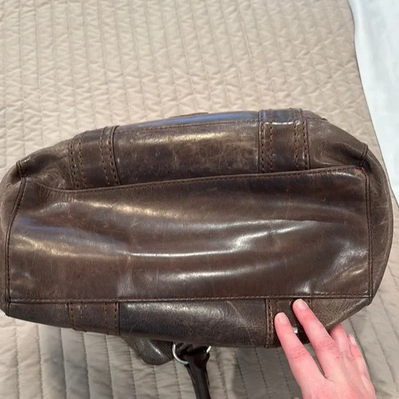 Frye Brown Leather Shoulder Bag with Structured Design - Picture 11 of 15